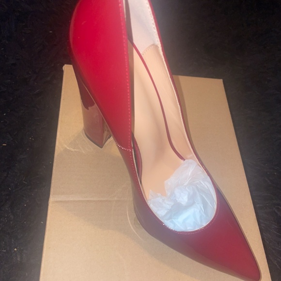 High heels - Picture 3 of 3